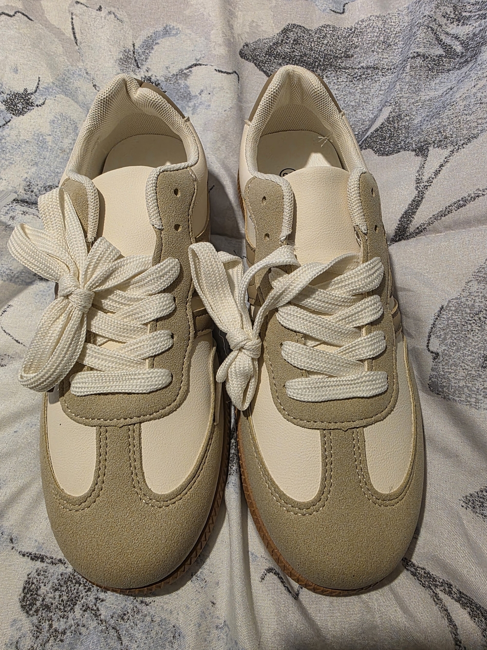 Women's Cream & Tan Casual Lace-Up Sneakers